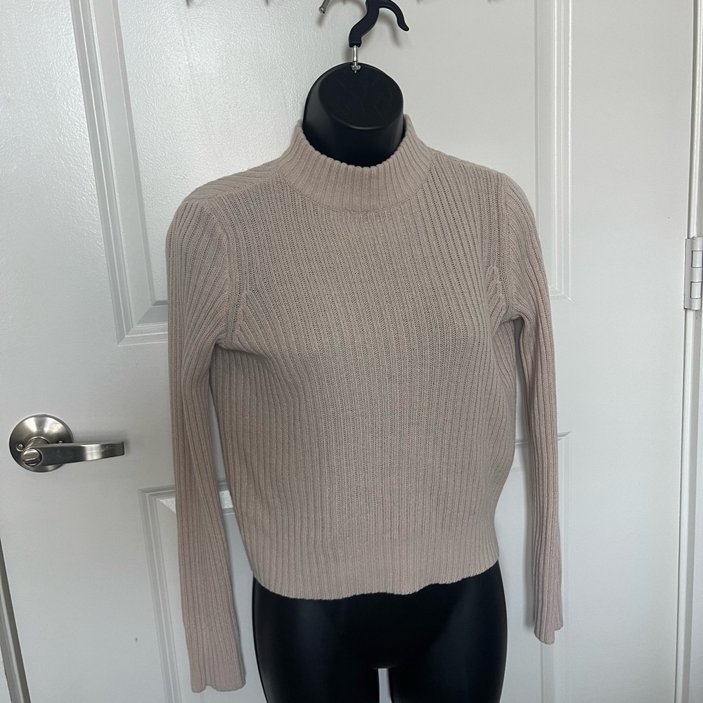 H&M Divided Light Pink Ribbed Sweater